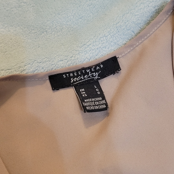 ✨️3 for $15✨️Streetwear society breezy long sleeve faux wrap top - Size Large - Picture 6 of 7